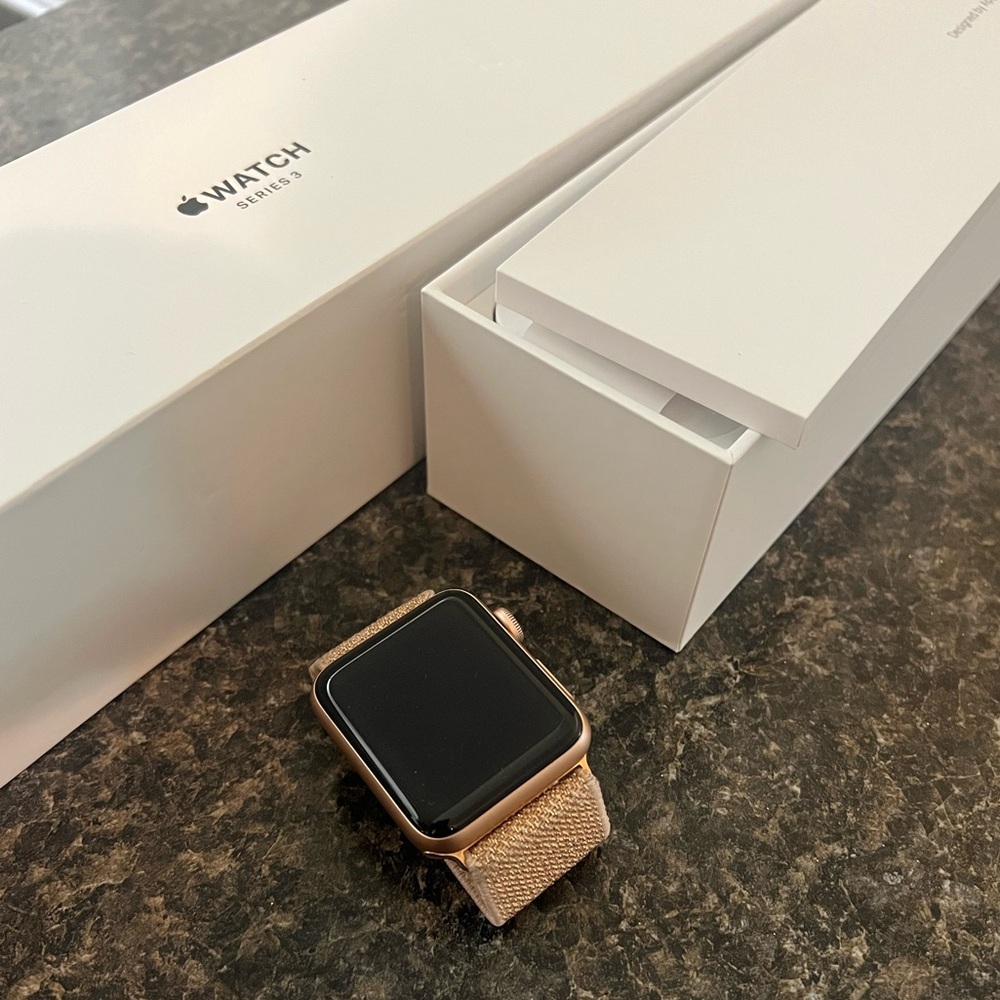 42mm Series 3 Rose Gold Apple Watch